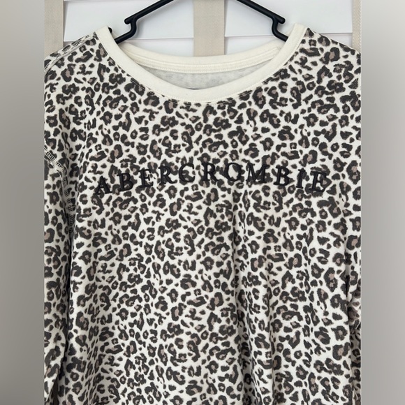 Abercrombie & Fitch sweatshirt - Picture 2 of 4